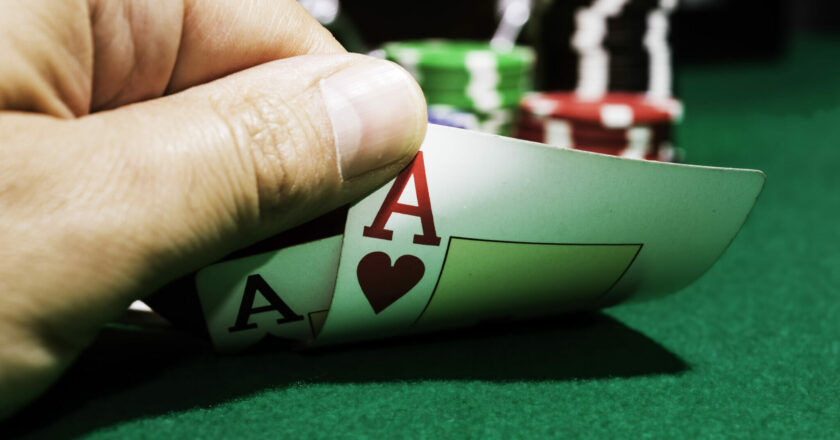 Know When to Hold‘em or Fold Your Investment Strategy